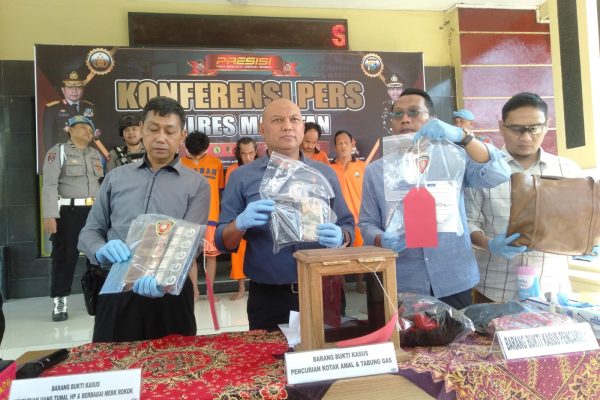 Seorang Pemuda Di Magetan Bobol Toko Sembako Untuk Beli i Phone