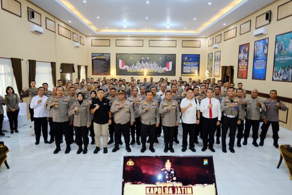 Kunjungi Polres Blitar Kota, Kapolda Jatim Resmikan Masjid Sinergitas Al Ikhsan dan Terima Hibah Aset Tanah Dari Pemkot Blitar