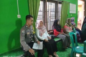 Polisi Sambang Ke Desa Besuki Kecamatan Udanawu Dengan Masyarakat
